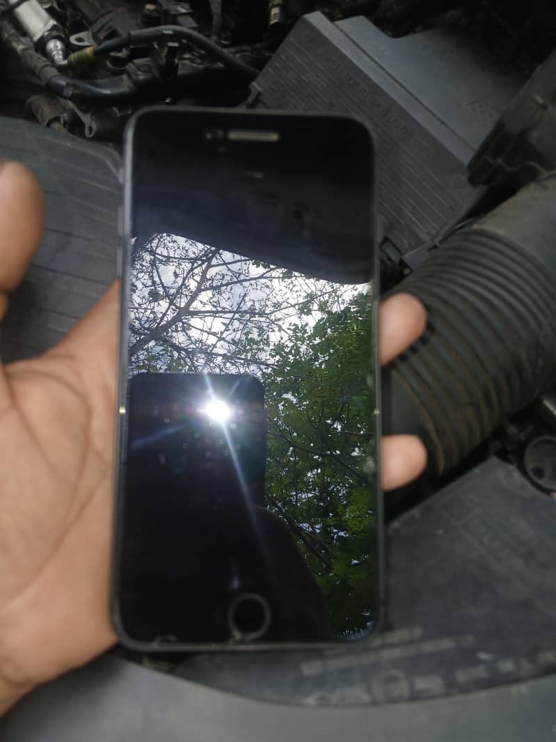 Apple iPhone 8 Plus 1
