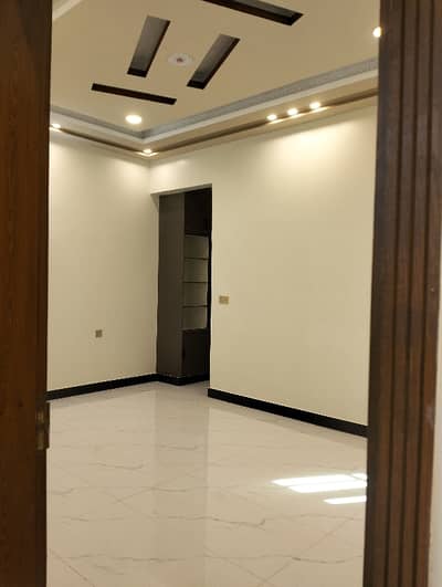 Gulshan Iqbal block 13D1 Ground floor 3 Bed DD with car Parking marble Flooring tiles flooring Rent Demand 1 Lac Small family vip location *Code(16786)*