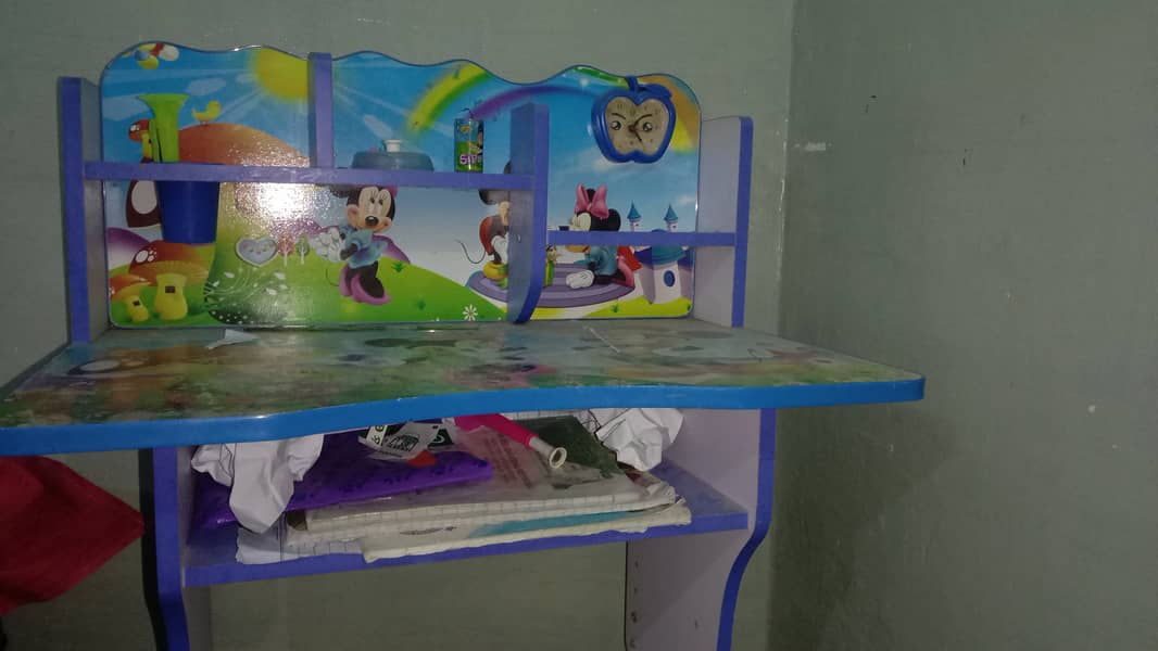 Study table for kids 1