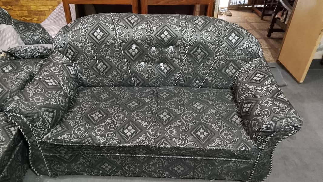 good condition  sofa set 1