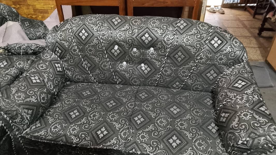 good condition  sofa set 2