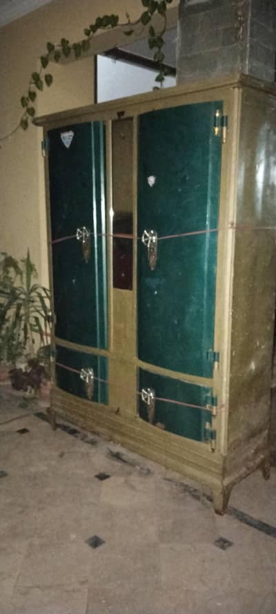 Original Metal Safe Almari sale because of shifting