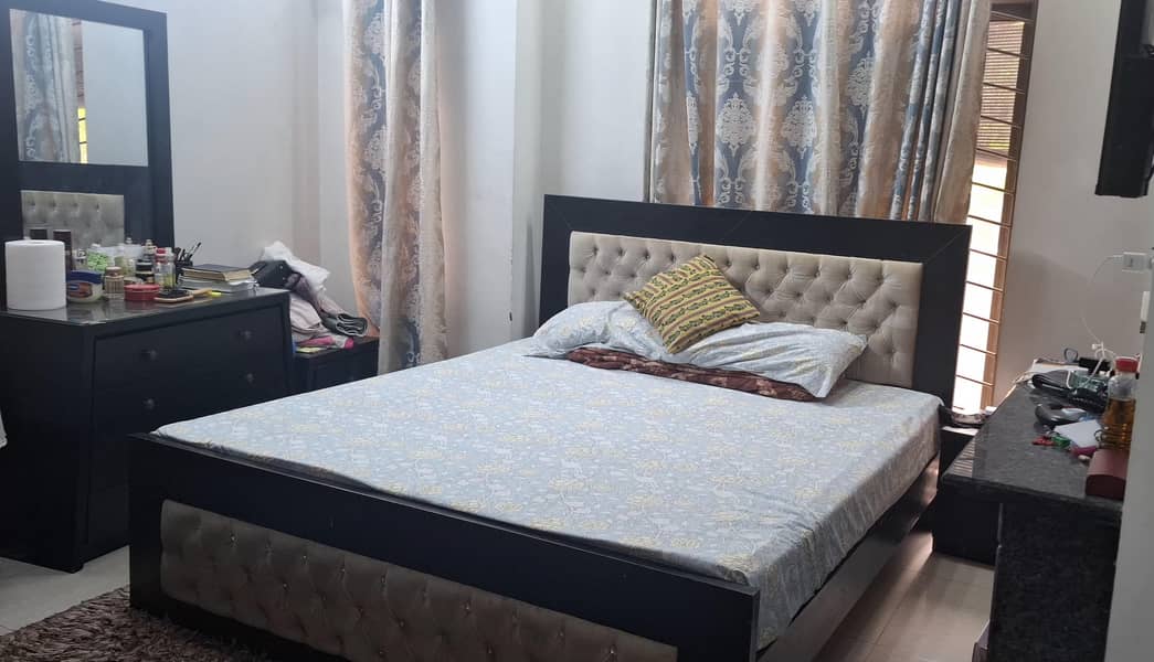 Beds with dressing & side tables 1
