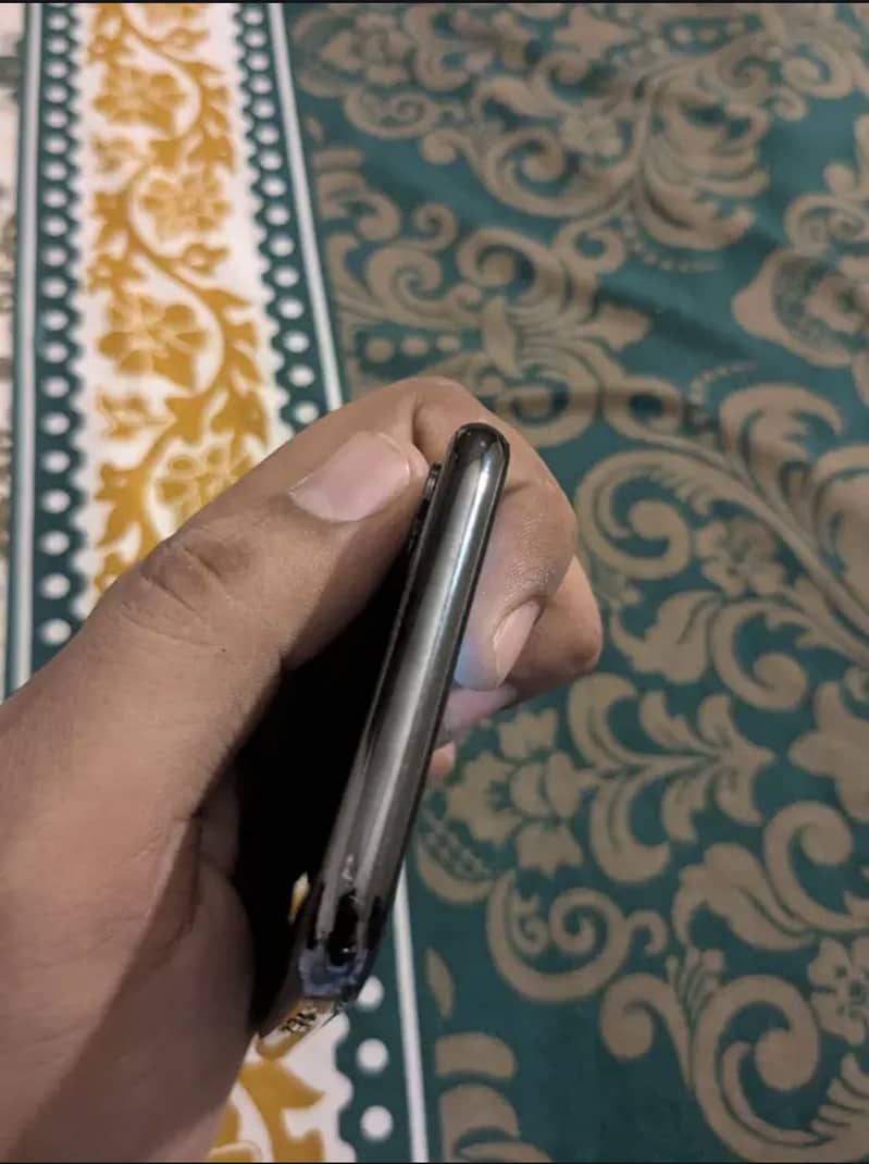 Apple iPhone X 4