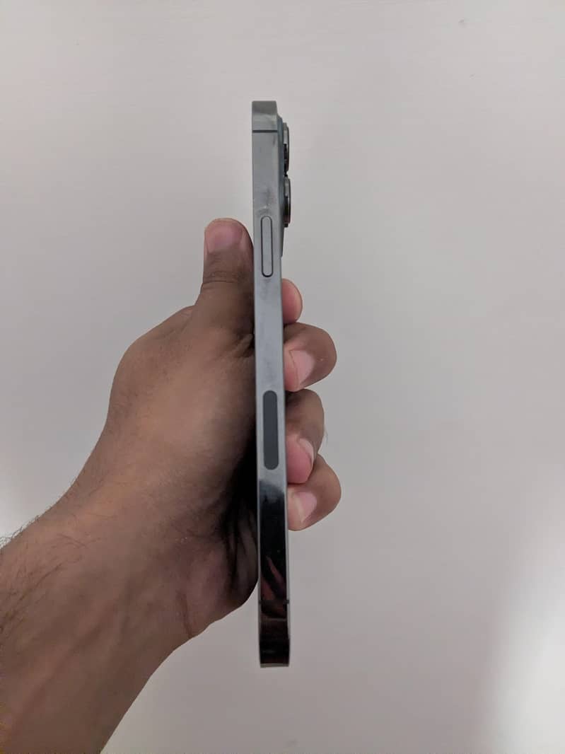 Apple iPhone 13 Pro Max 2