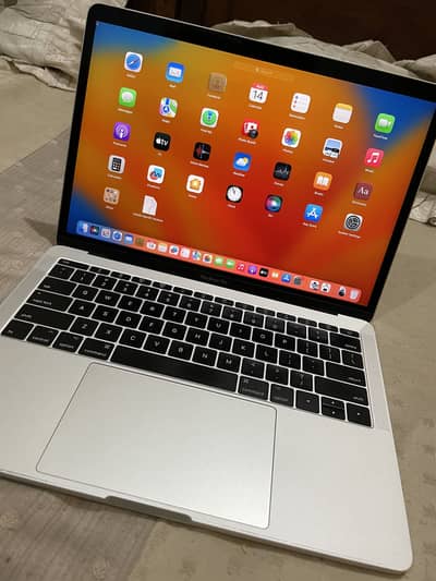 Macbook Pro Core i7 7th Gen