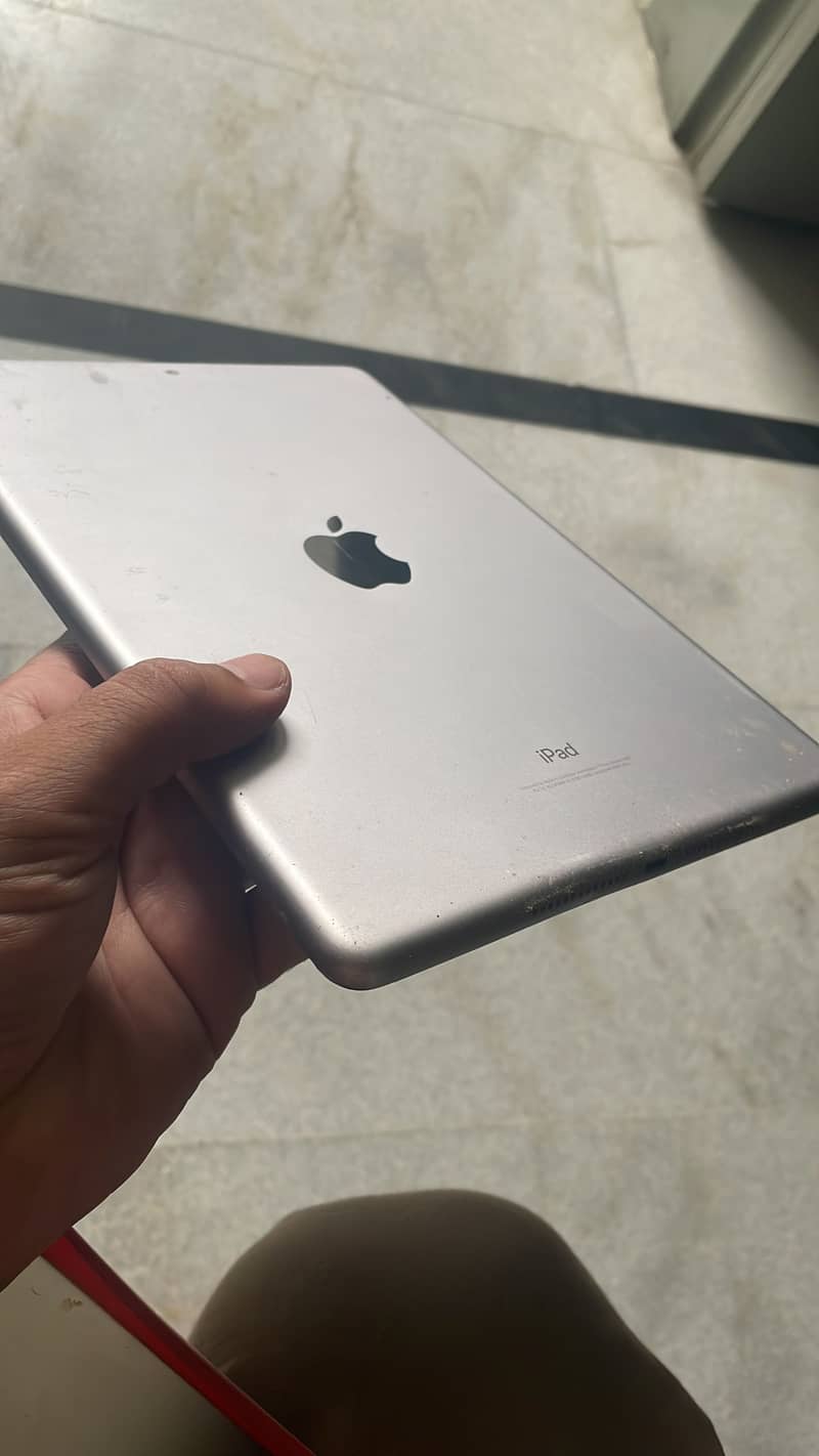 Ipad 6th Generation Complete Box Exchange possible 1