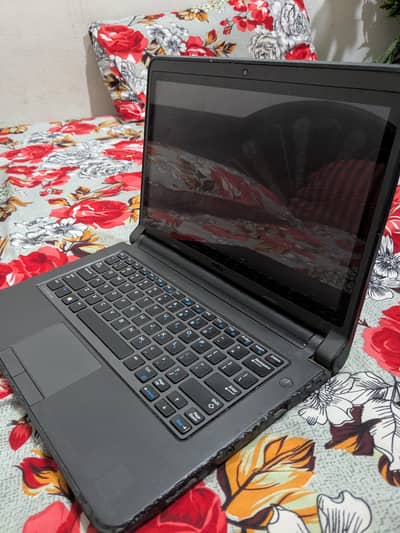 Dell ,condition 10/8 touch chalta hy charger sath hy
