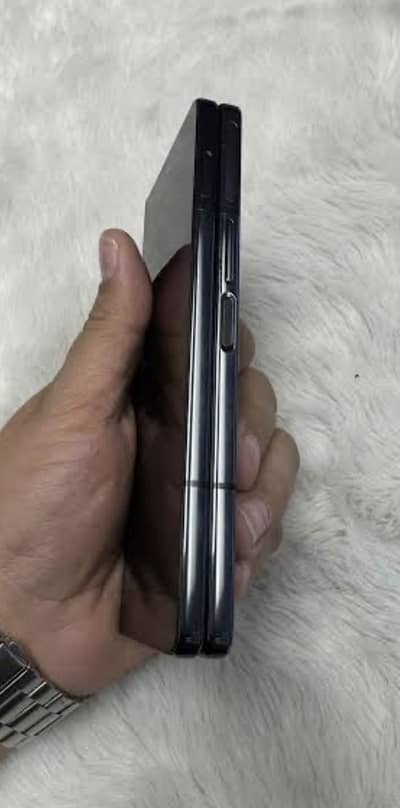 Galaxy z fold 4 brand new just came from UK
