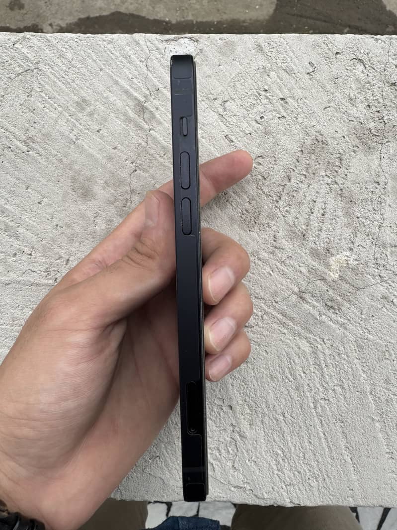 Apple iPhone 12 3