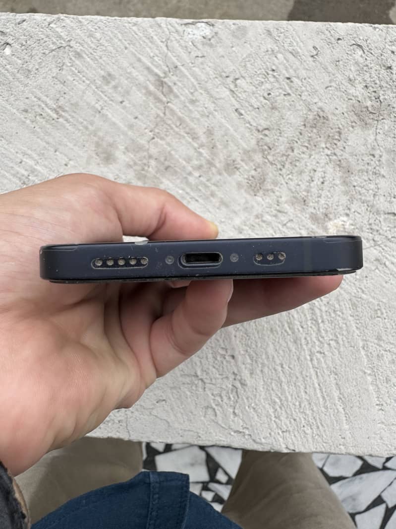 Apple iPhone 12 6