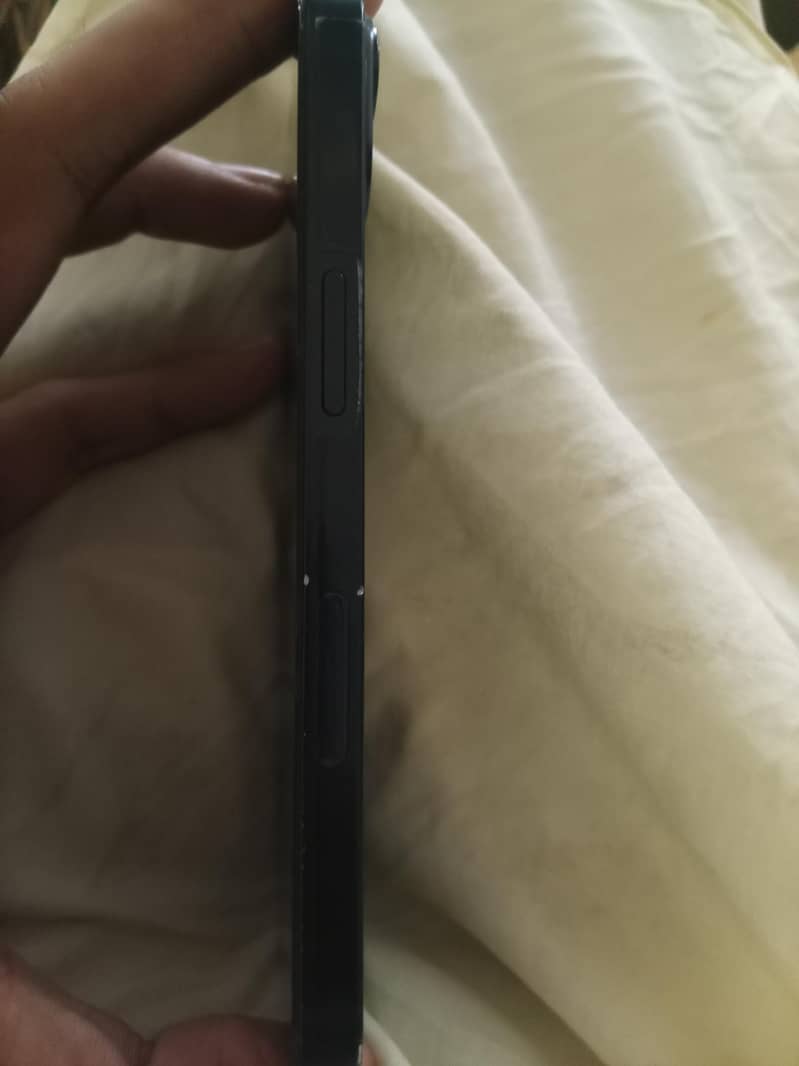 Apple iPhone 13 1