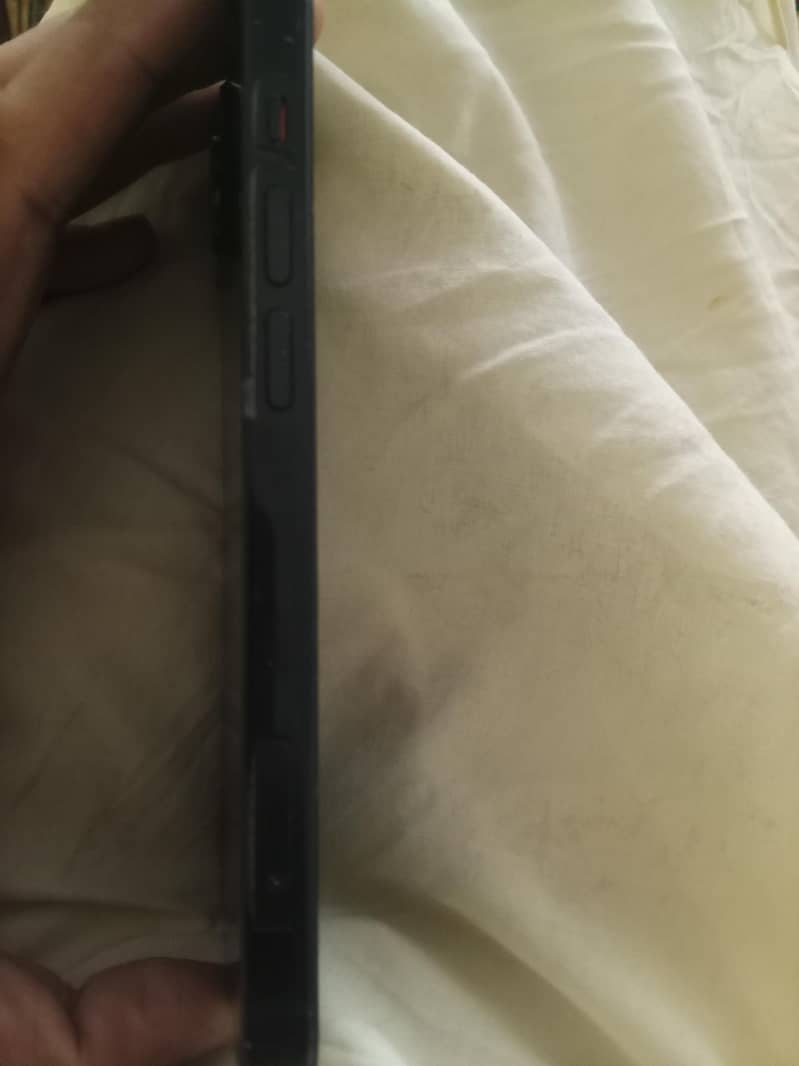 Apple iPhone 13 2