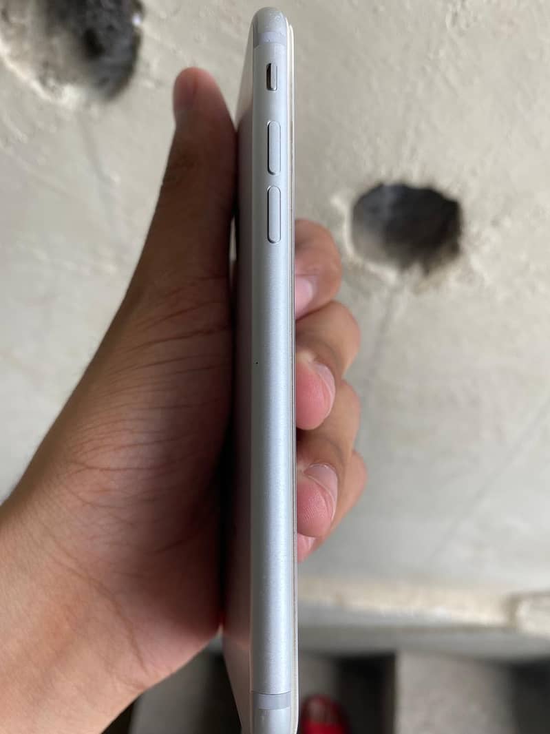 Apple iPhone 7 2