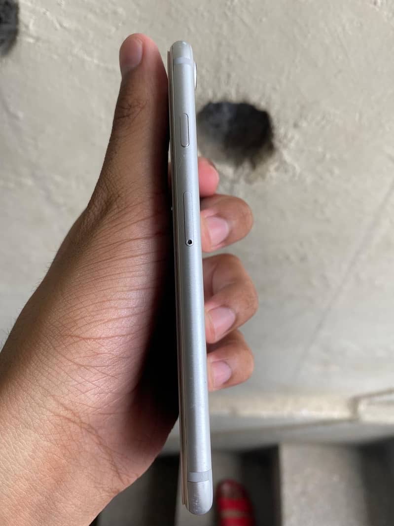 Apple iPhone 7 3