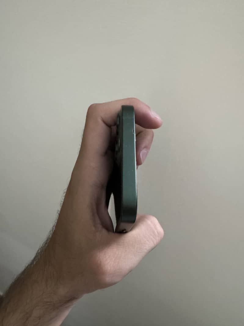 Apple iPhone 13 2