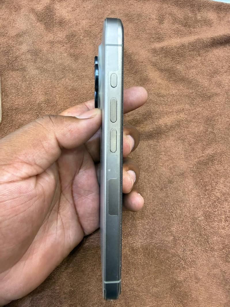 Apple iPhone 15 Pro 2