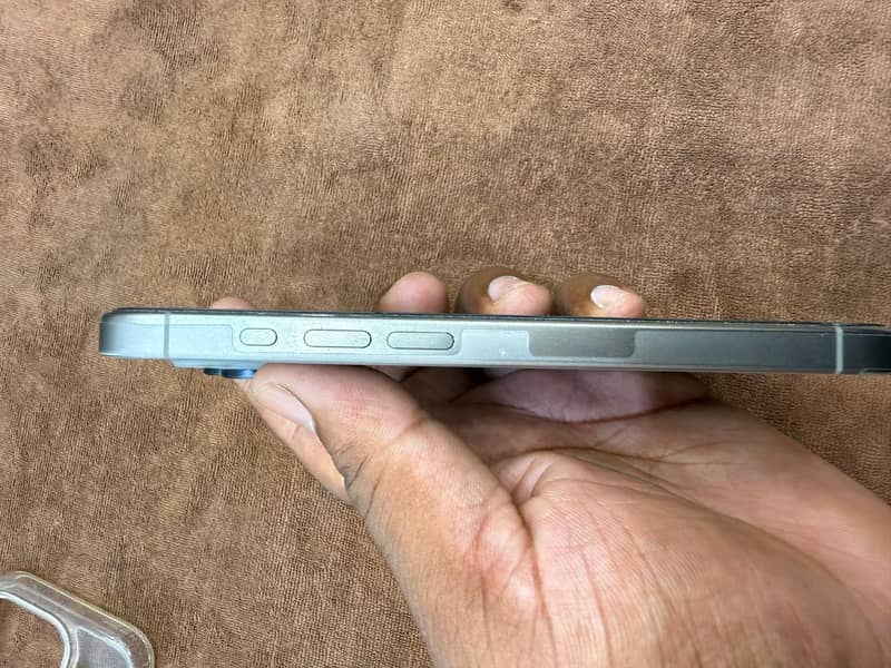 Apple iPhone 15 Pro 3