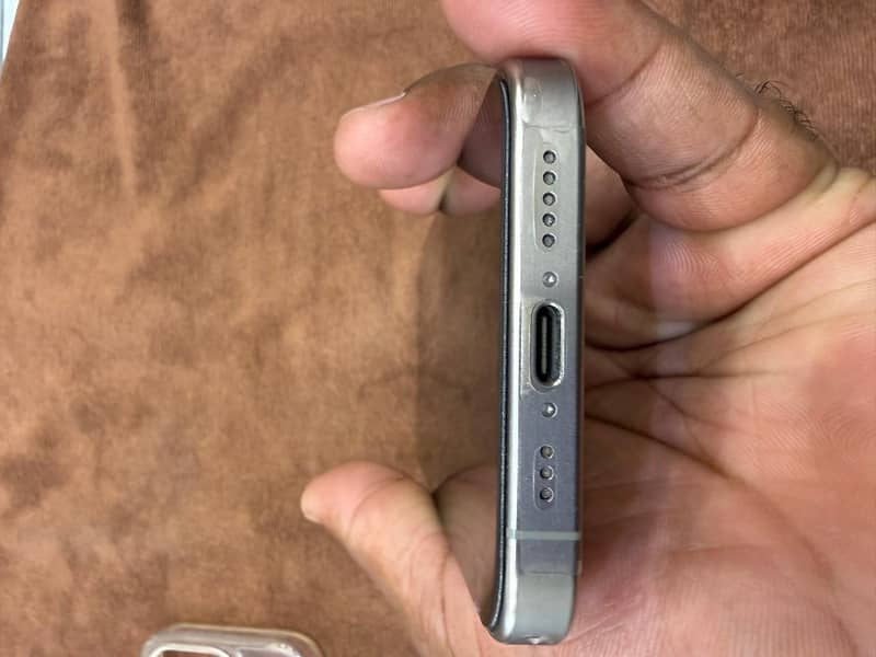 Apple iPhone 15 Pro 6