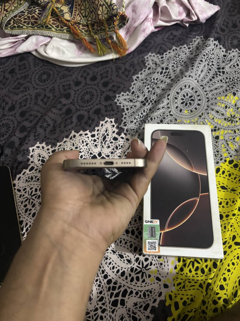 Apple iPhone 16 Pro Max 1