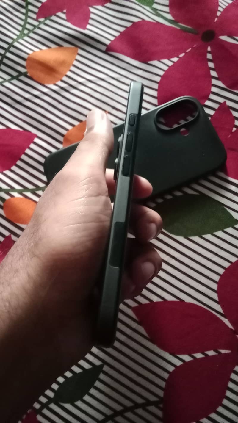 Apple iPhone 16 1