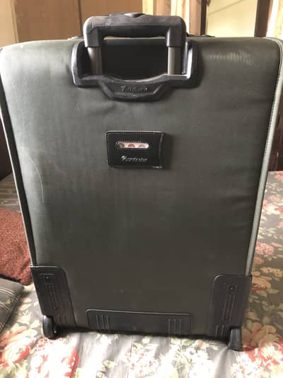 Luggage branded pathfinder