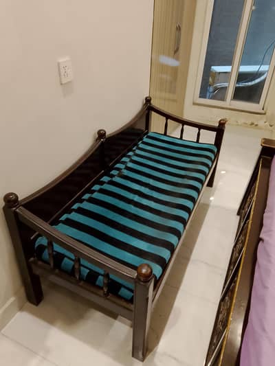 3 seater sofa or Diwan for sale.