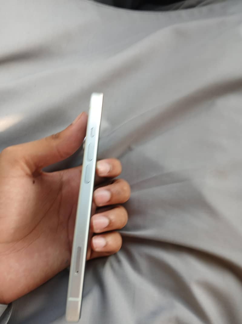 Apple iPhone 15 2