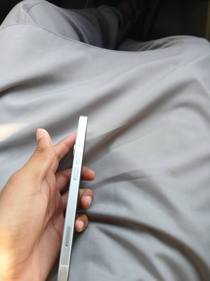 Apple iPhone 15 5