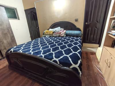 black king size bed(URGENT SALE)