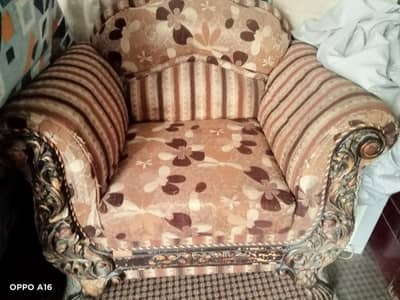 5 seater sofa set available in area Gulshan e Iqbal blk 10 A