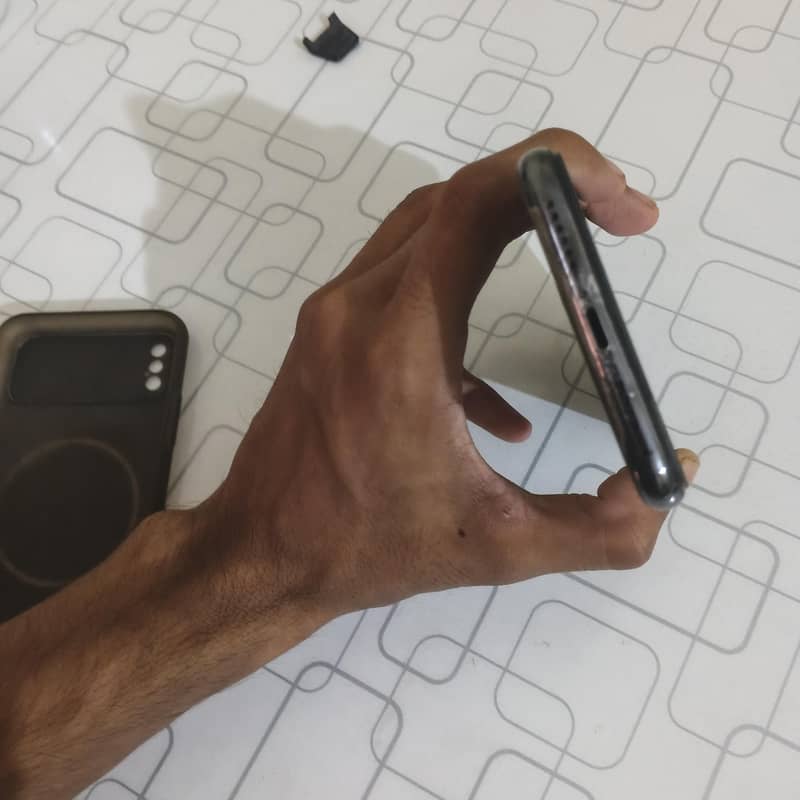 Apple iPhone X 4