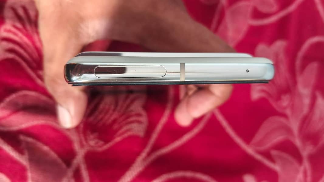 Google Pixel 8 Pro 4