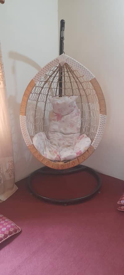 egg-shaped hanging swing chair