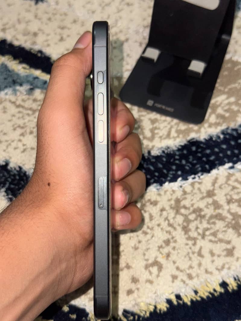 Apple iPhone 15 Pro Max 4