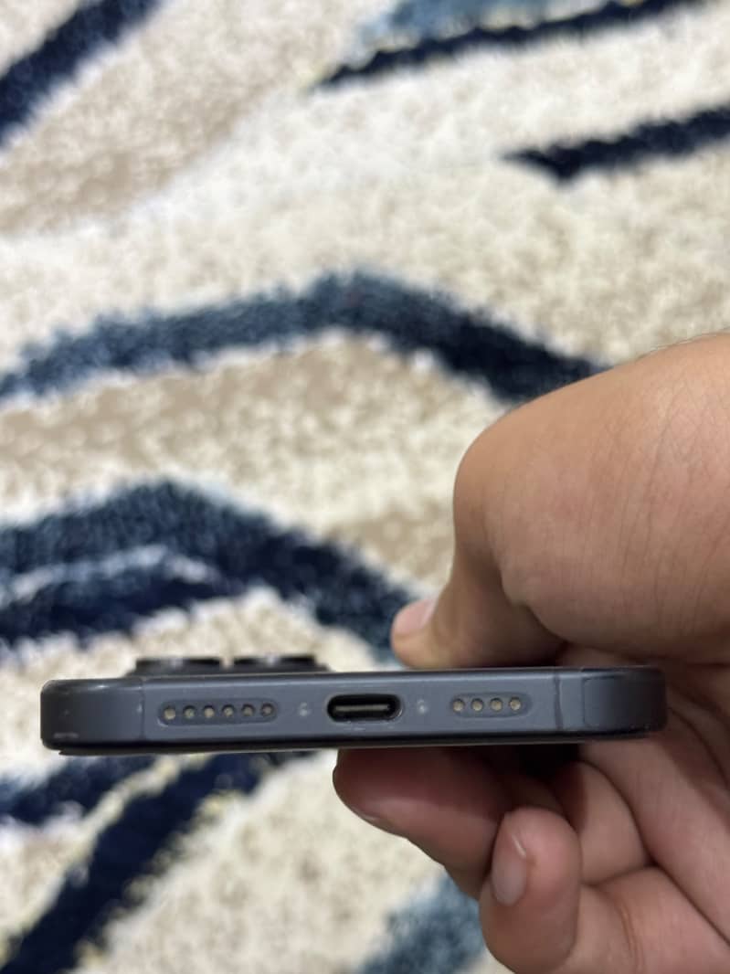 Apple iPhone 15 Pro Max 6