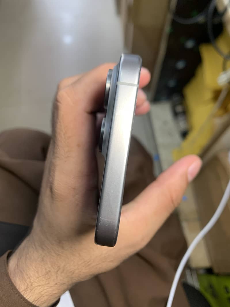 Apple iPhone 15 Pro Max 2