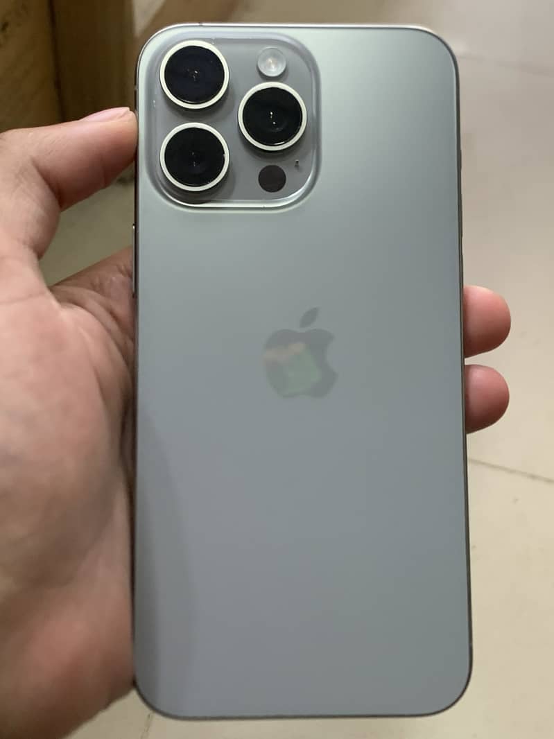 Apple iPhone 15 Pro Max 3