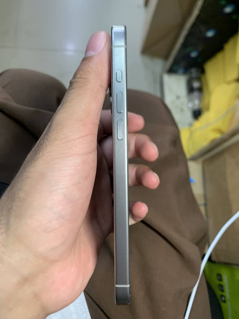 Apple iPhone 15 Pro Max 4