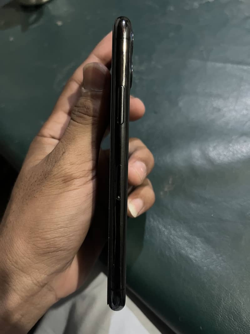 Apple iPhone 11 Pro 3
