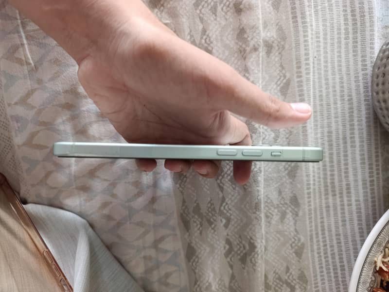 Apple iPhone 15 plus 2