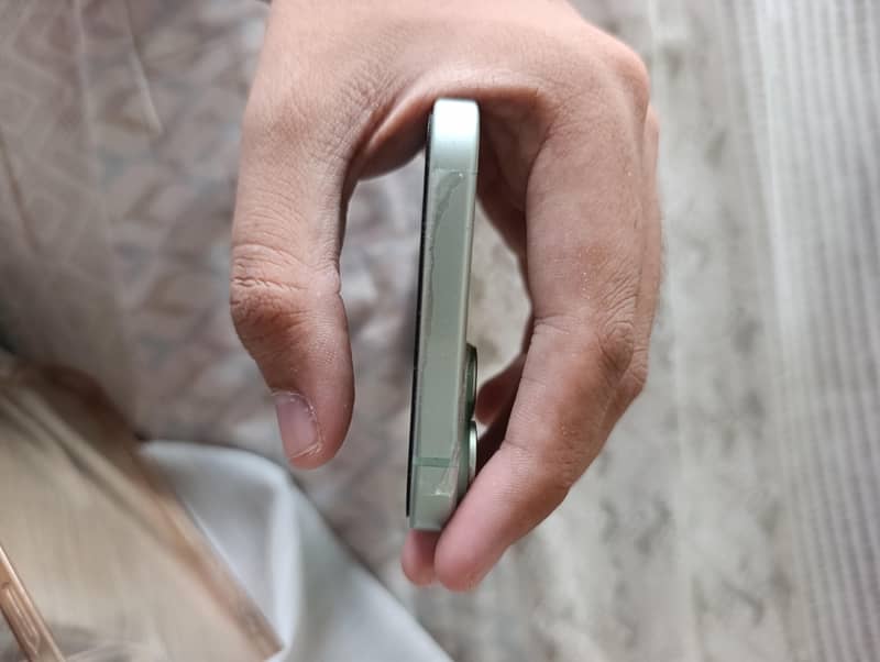Apple iPhone 15 plus 3