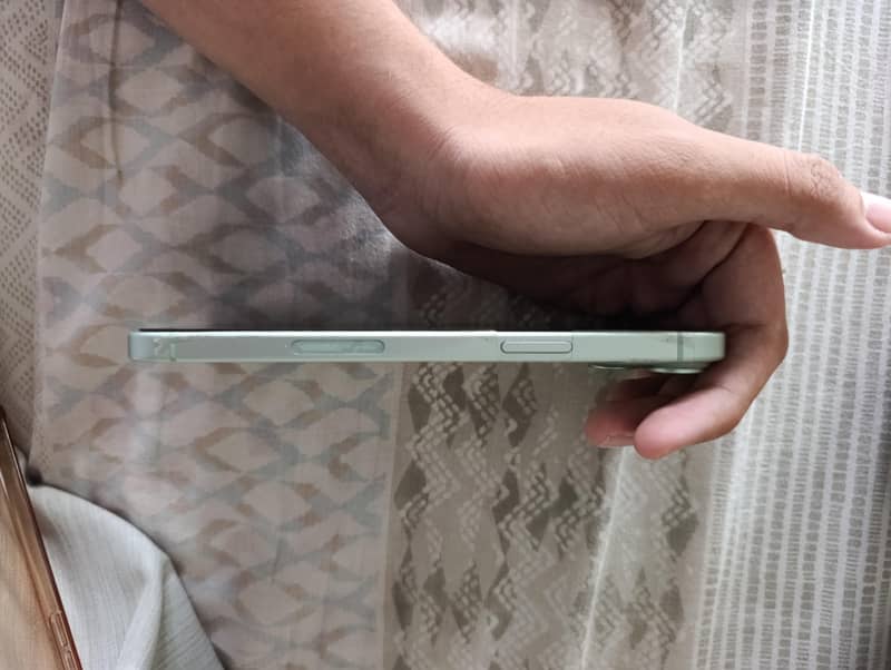 Apple iPhone 15 plus 4