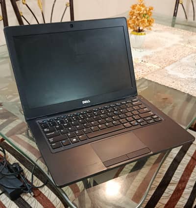 Dell latitude 5280, i5 7th gen, 8gb ram 256gb ssd, backlit keyboard