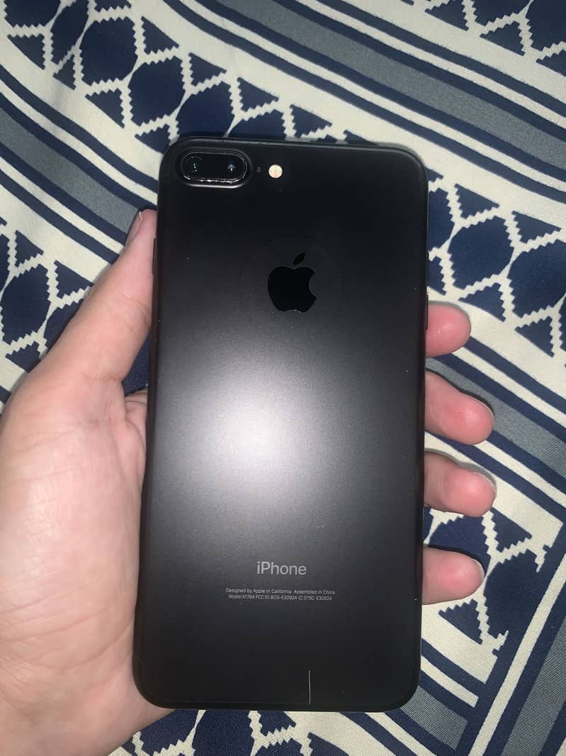 Apple iPhone 7 Plus 1