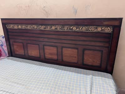 Wooden king size bed and medicated mattress to sale