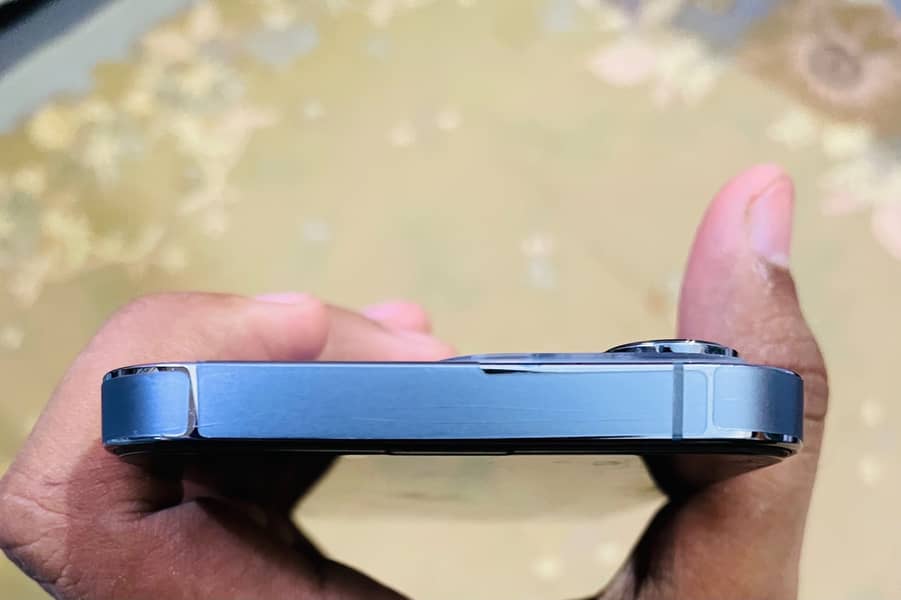 Apple iPhone 13 Pro 2