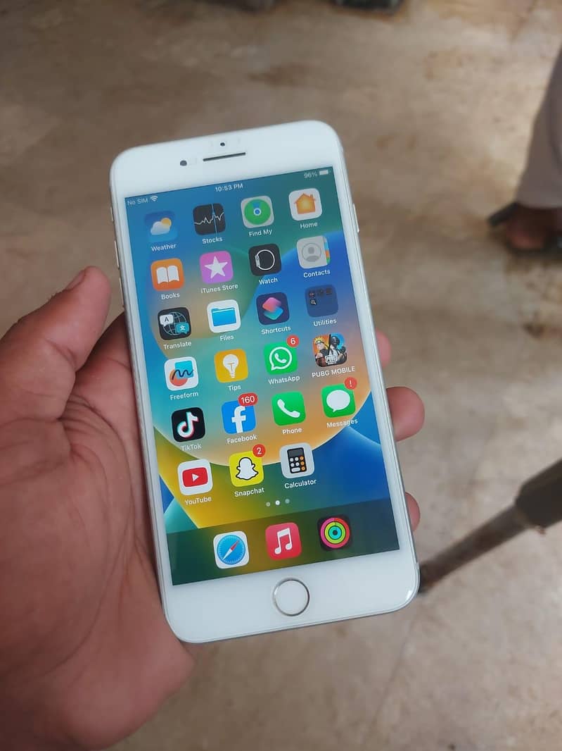 Apple iPhone 8 Plus 1