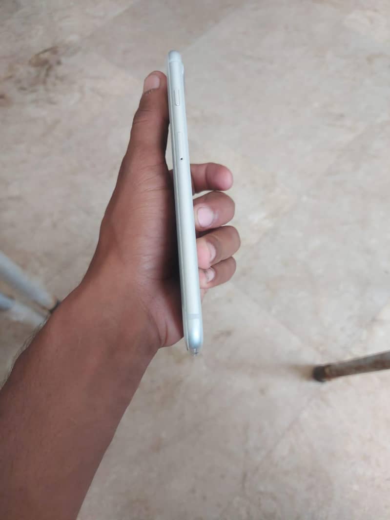 Apple iPhone 8 Plus 4