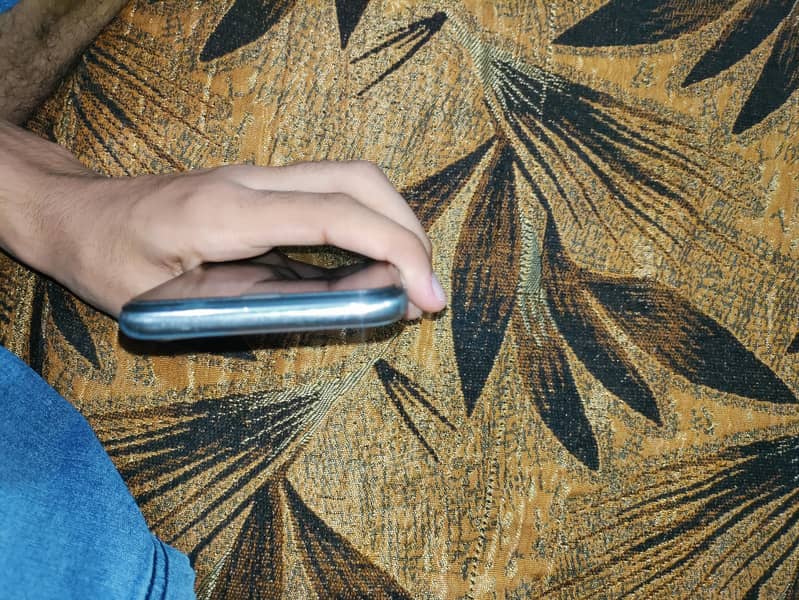 Apple iPhone X 4
